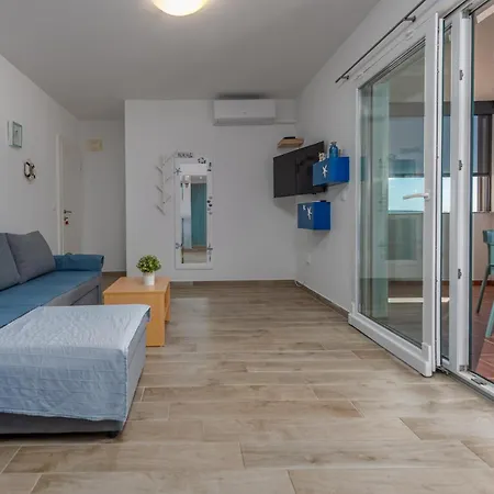 Awesome In With House Sea View