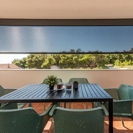 Awesome In With House Sea View Apartament Povljana