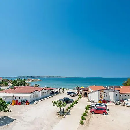 Awesome In With House Sea View 아파트